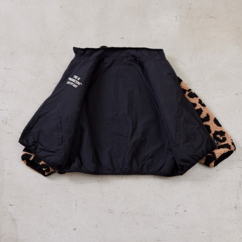 キッズ　ジャケット（110cm～130cm・AMBERROAR)