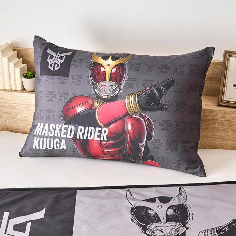 枕（43×63cm・仮面ライダークウガ）
