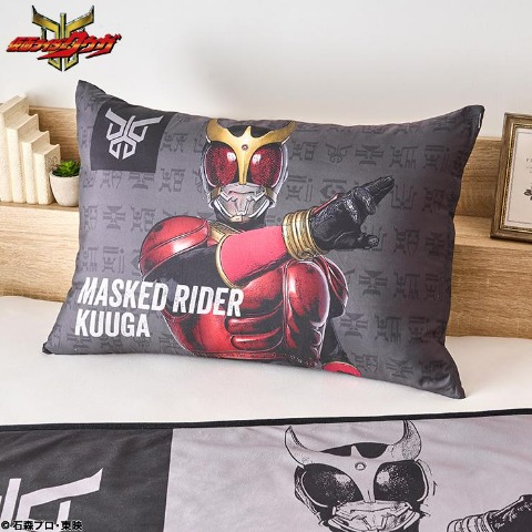 枕（43×63cm・仮面ライダークウガ）