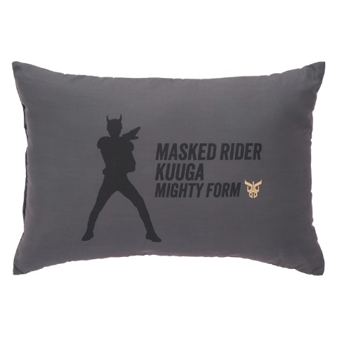 枕（43×63cm・仮面ライダークウガ）