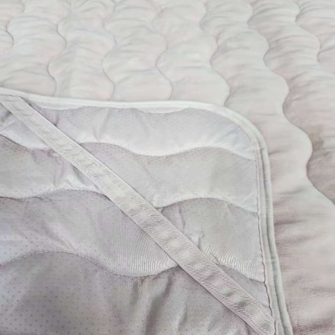 敷きパッド（クイーンサイズ・FIBER HEAT）