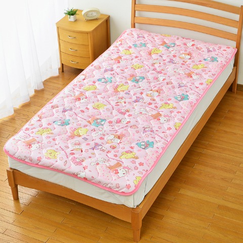 敷きパッド（シングルサイズ・サンリオキャラクターズ）