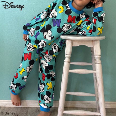 キッズ　パジャマ（110-130cm　Disney）