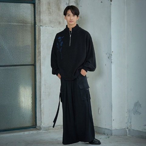 メンズ　花刺しゅうハーフジップニットプルオーバー（SUREVE BLACK）