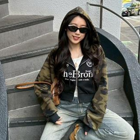 レディース　ジップパーカ（CHIP CLIP×1095.）