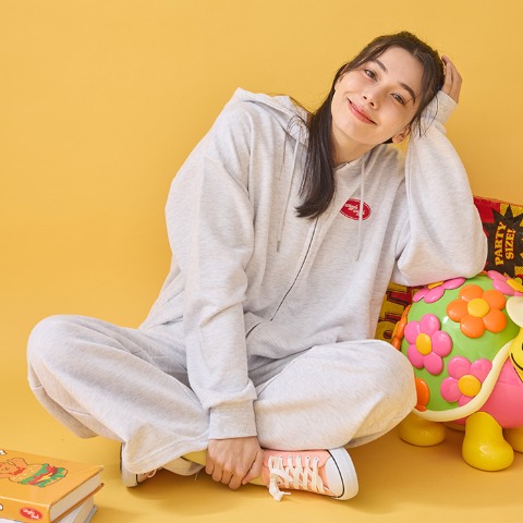 レディース　バックロゴジップパーカ（wiggle wiggle）