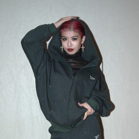 レディース　胸刺しゅうジップパーカ（Reebok）