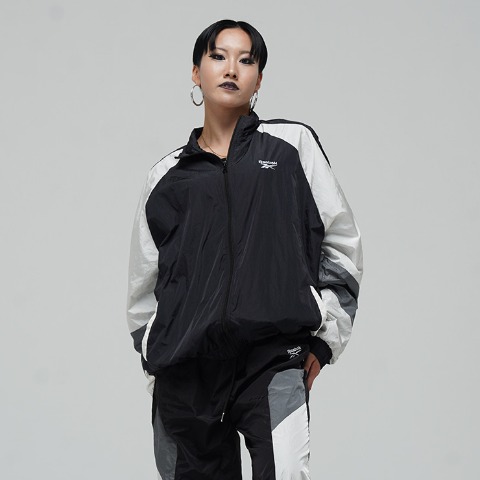 レディース　ナイロンジャケット（Reebok）