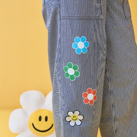 レディース　フラワーワッペンデニムパンツ（wiggle wiggle）