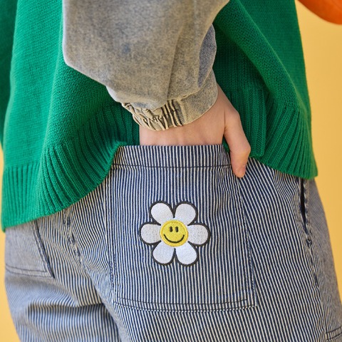 レディース　フラワーワッペンデニムパンツ（wiggle wiggle）