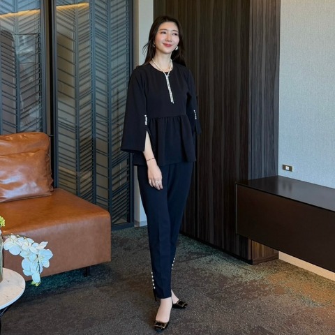 レディース　袖装飾使いペプラムプルオーバー（Hikari×RagOut）