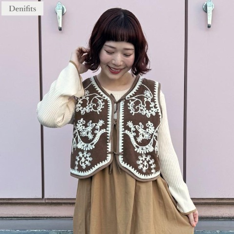 レディース　刺しゅう使いベスト（ごりちゃん×Denifits）