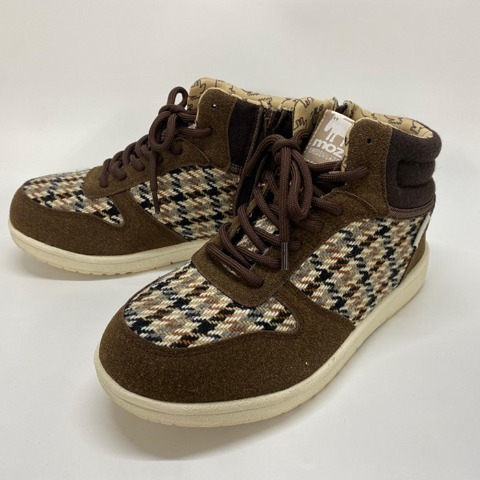 レディース　防滑スニーカー（MOZ）