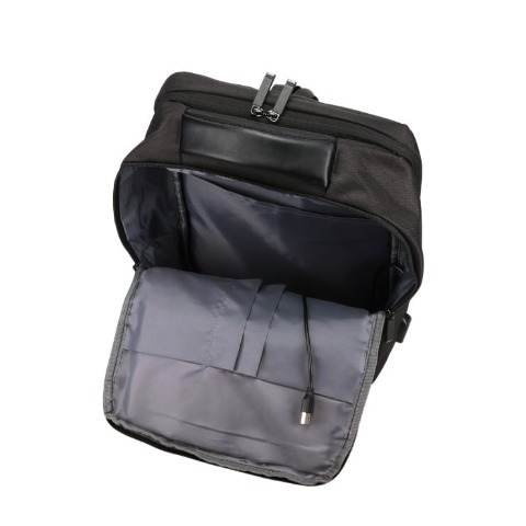 異素材ビジネスリュック