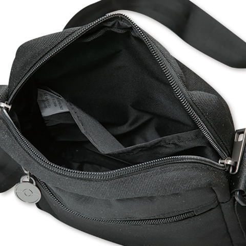 縦型ショルダーバッグ（ピカチュウ）