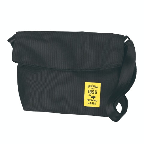 口折れショルダーバッグ（ピカチュウ）