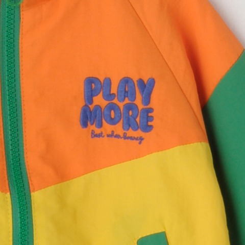 キッズ　ジャケット（100～120cm・futafuta）