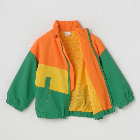 キッズ　ジャケット（100～120cm・futafuta）
