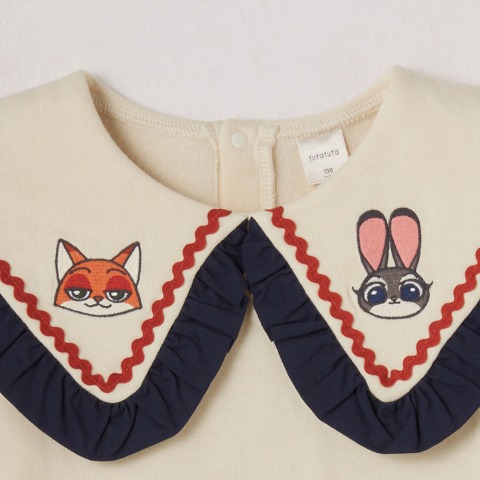 ジュニア　プルオーバー（130cm・futafuta/Disney）