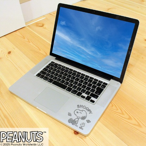 エンブレムステッカー スヌーピーお座り