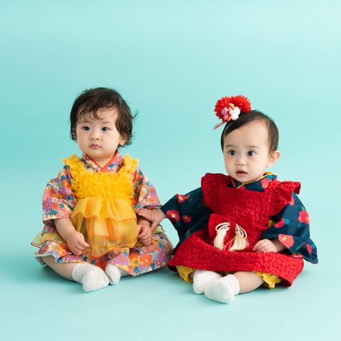 ベビー　エプロン付袴ロンパス（70・80cm・futafuta）