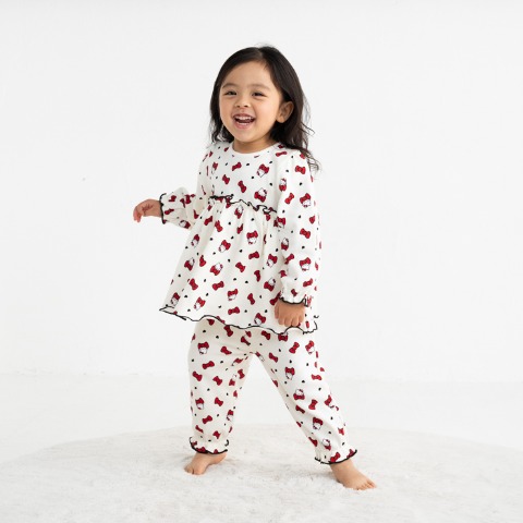 キッズ　パジャマ（100～130cm・ハローキティ）