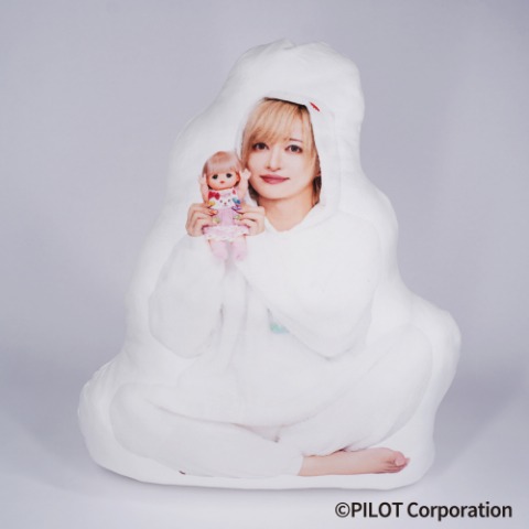 ダイカットクッション（リアルピース x メルちゃん）