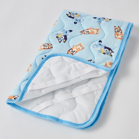 敷きパッド（70㎝×120㎝）　ブルーイ