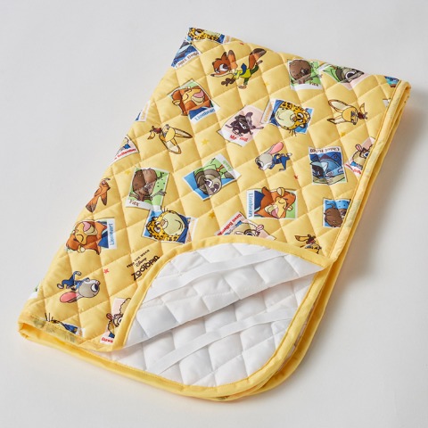 敷きパッド（70㎝×120㎝）　ズートピア