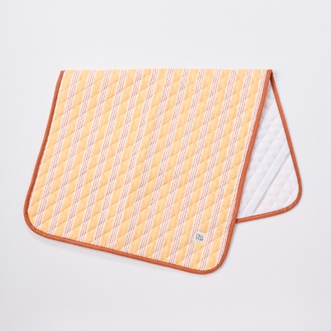 敷きパッド（This and That）70㎝×120㎝