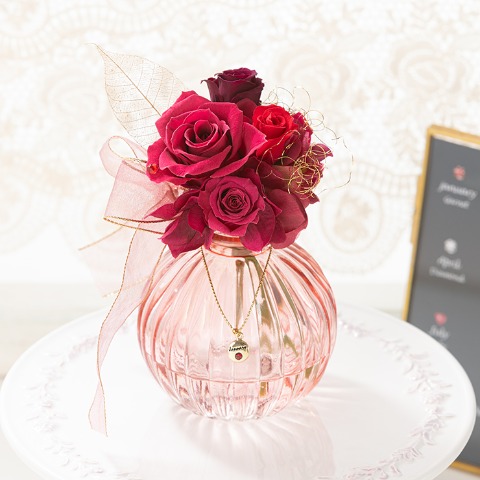 プリザーブドフラワー誕生日ブーケ　1月ガーネット