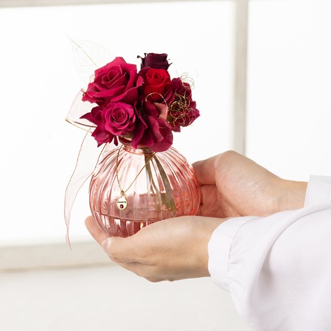 プリザーブドフラワー誕生日ブーケ　1月ガーネット