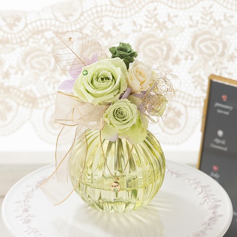 プリザーブドフラワー誕生日ブーケ　８月ペリドット