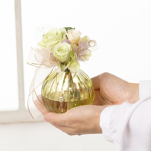 プリザーブドフラワー誕生日ブーケ　８月ペリドット