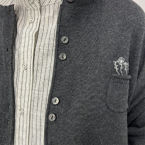 レディース　花刺しゅう多ボタンカーディガン（Mushroom）