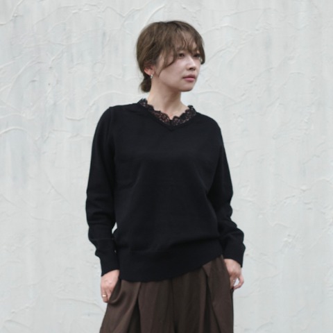 レディース　襟レースニットプルオーバー（YUKI）