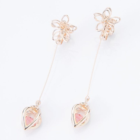 レディース　イヤリング（イチゴシリーズ）