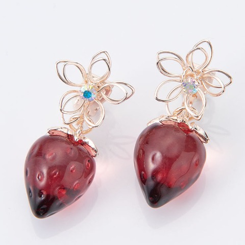 レディース　イヤリング（イチゴシリーズ）