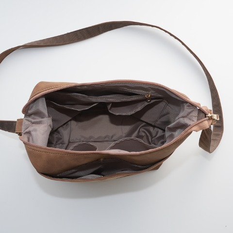 レディース　ショルダーバッグ（くまのプーさん）