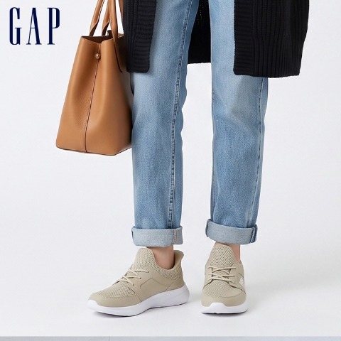レディース　立ったまま履ける幅広スニーカー（GAP）