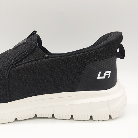 メンズ　スニーカー　（255・260・265・270・LARKiNS）