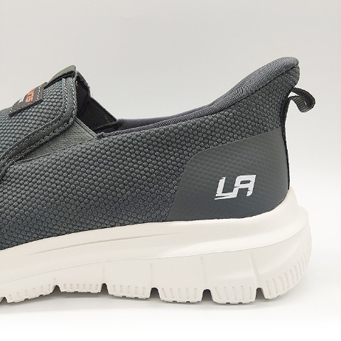 メンズ　スニーカー　（255・260・265・270・LARKiNS）