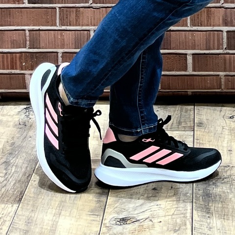 レディース　スポーツブランドスニーカー　（225・230・235・240・245・adidas）