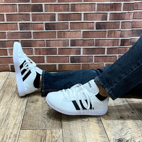 メンズ　スポーツブランドスニーカー　（260・265・270・280・290・adidas）