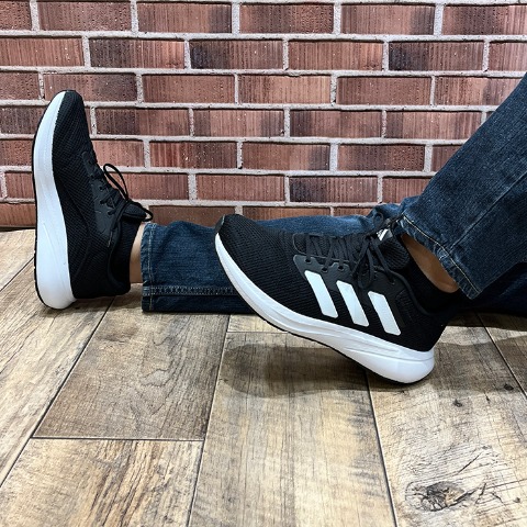 メンズ　スポーツブランドスニーカー　（255・260・265・270・280・adidas）