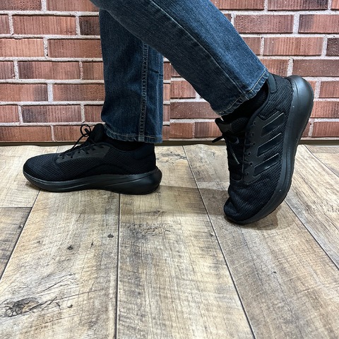 メンズ　スポーツブランドスニーカー　（255・260・265・270・280・adidas）
