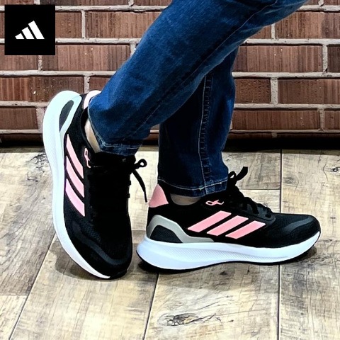 レディース　スポーツブランドスニーカー　（250・adidas）