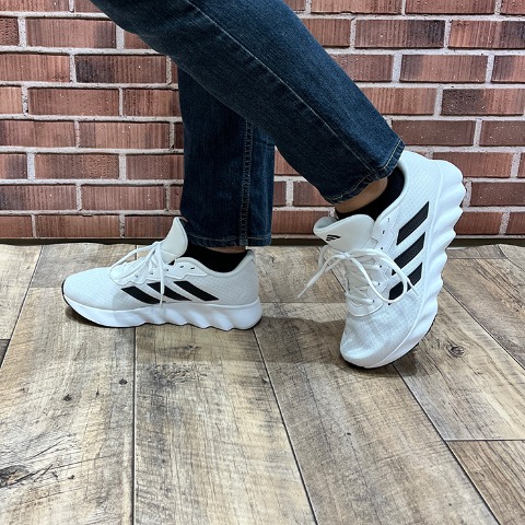 メンズ　スポーツブランドスニーカー　（255・260・265・270・275・280・adidas）