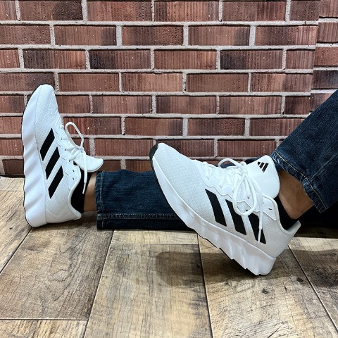 メンズ　スポーツブランドスニーカー　（255・260・265・270・275・280・adidas）