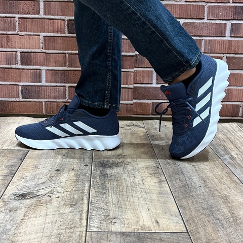 メンズ　スポーツブランドスニーカー　（255・260・265・270・275・280・adidas）